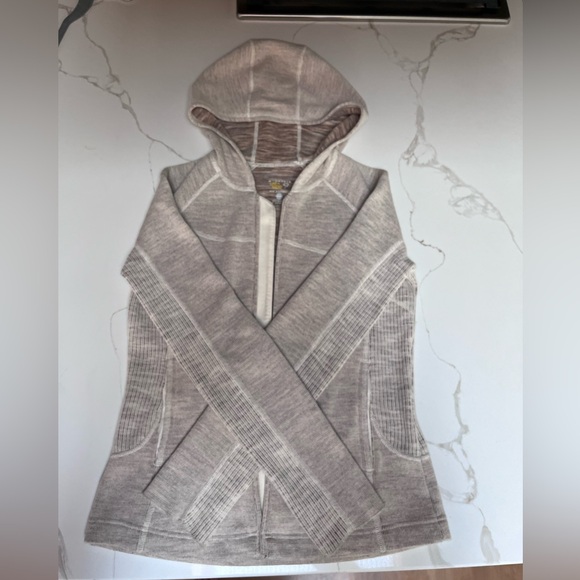 MOUNTAIN HARDWEAR Women's
Wool Blend Athletic Hooded
Sweater - Picture 3 of 8